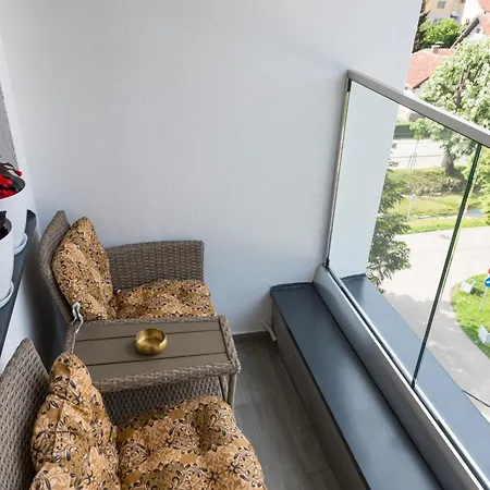 14 & Free Parking Garage *