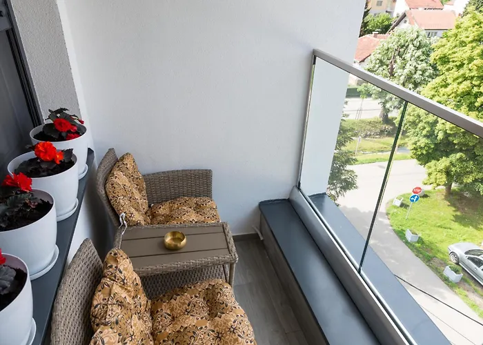 14 & Free Parking Garage *