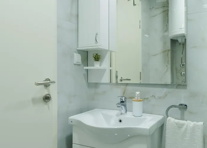 14 & Free Parking Garage *